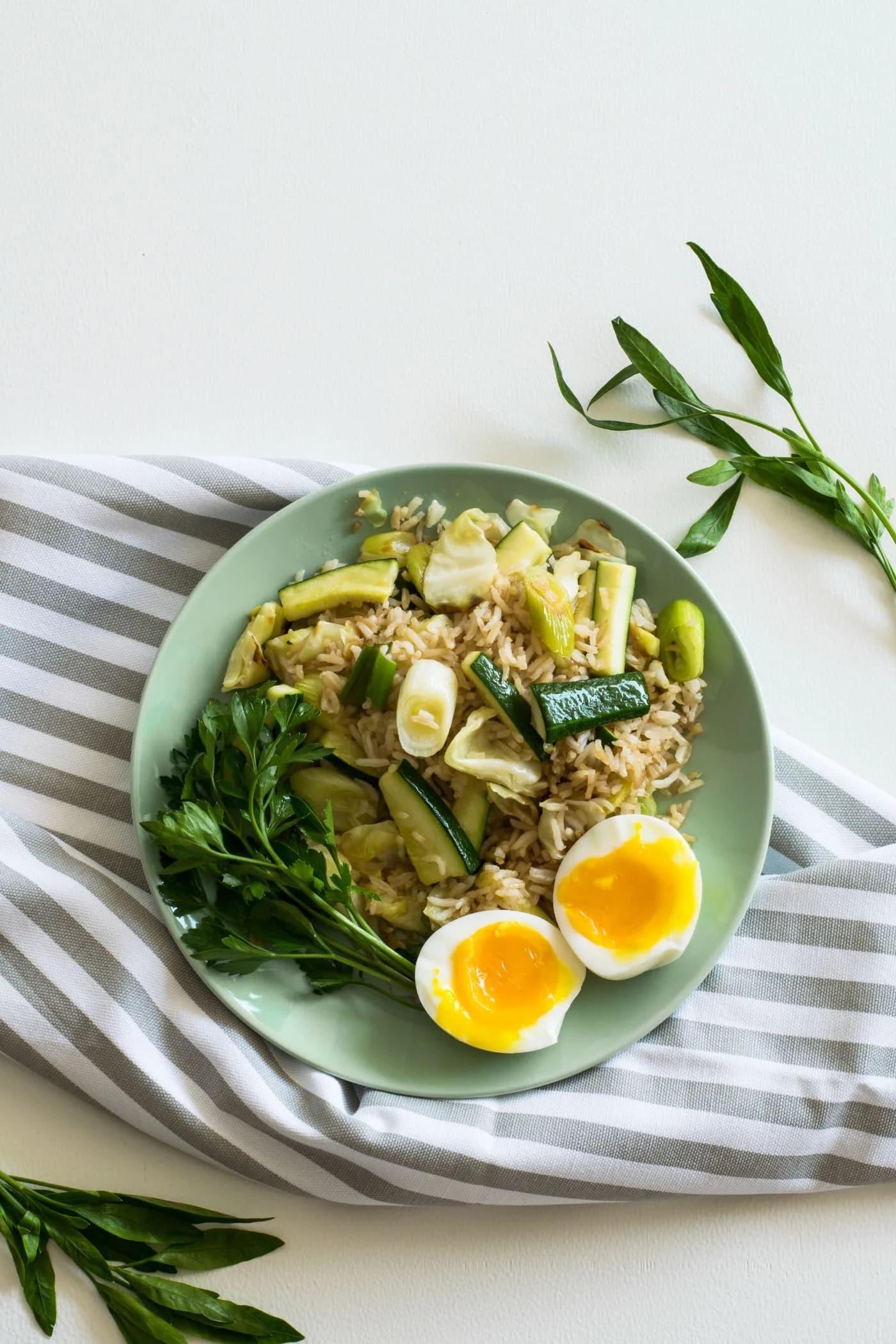 Berbagai sumber makanan tinggi protein untuk kesehatan dan diet